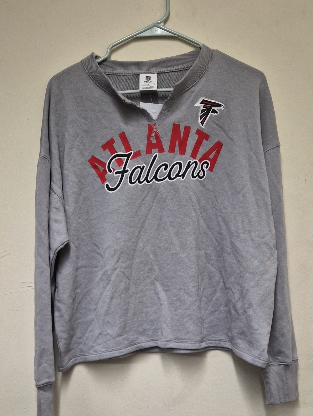 NFL Atlanta Falcons Gray Crewneck Sweatshirt with Red and Black Logo | Size M